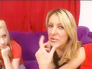 Blonde seduced by lesbian